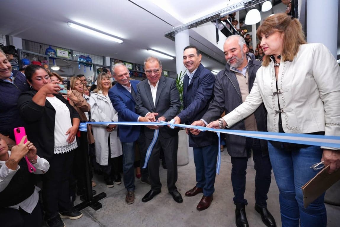 Valdés inauguró el “Mercado Ex Vía” ratificando su apoyo a los emprendedores correntinos