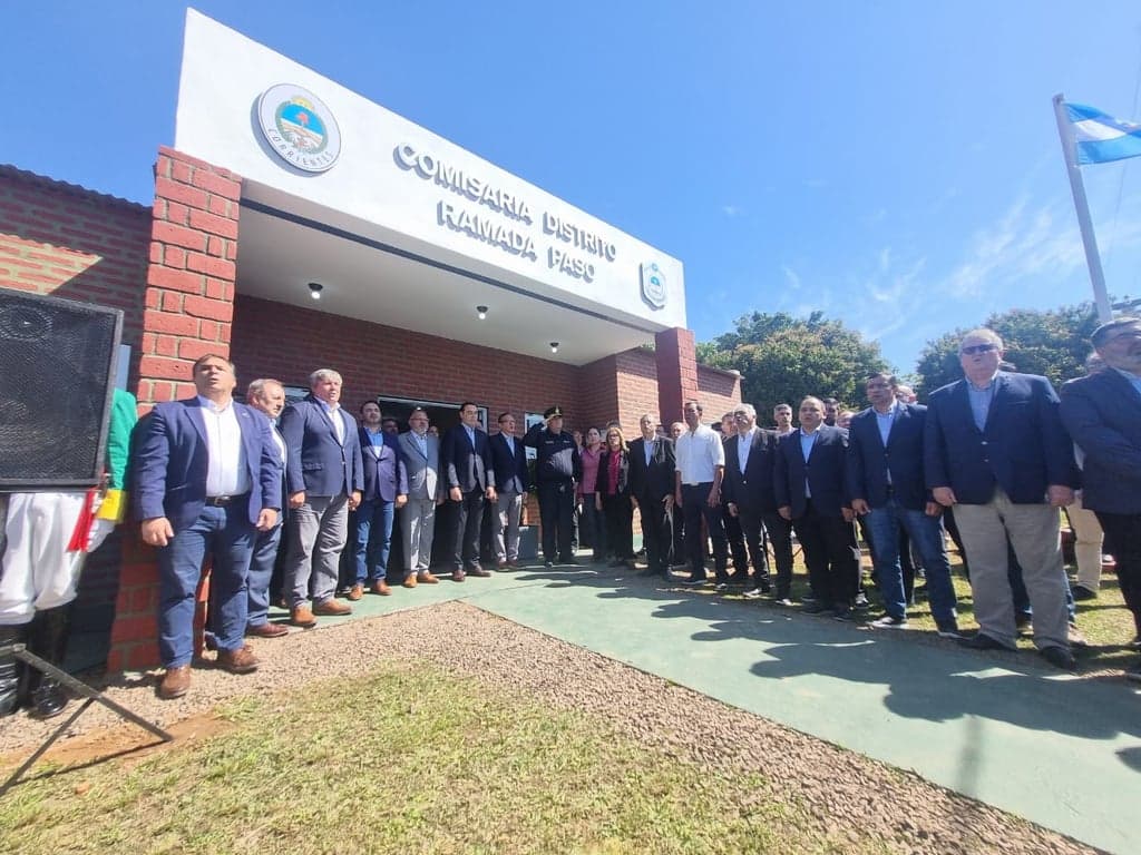 En Ramada Paso, Valdés inauguró la nueva Comisaría y habilitó 20 cuadras de pavimento