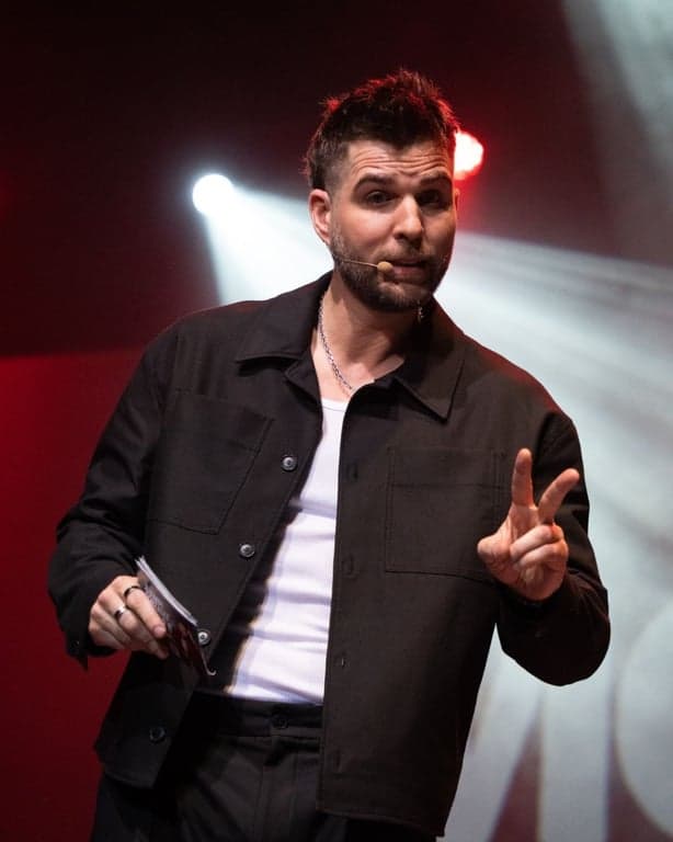 Soltero 2.0 “Modo Cupido”, el unipersonal de Juampi Gon en el Teatro Vera