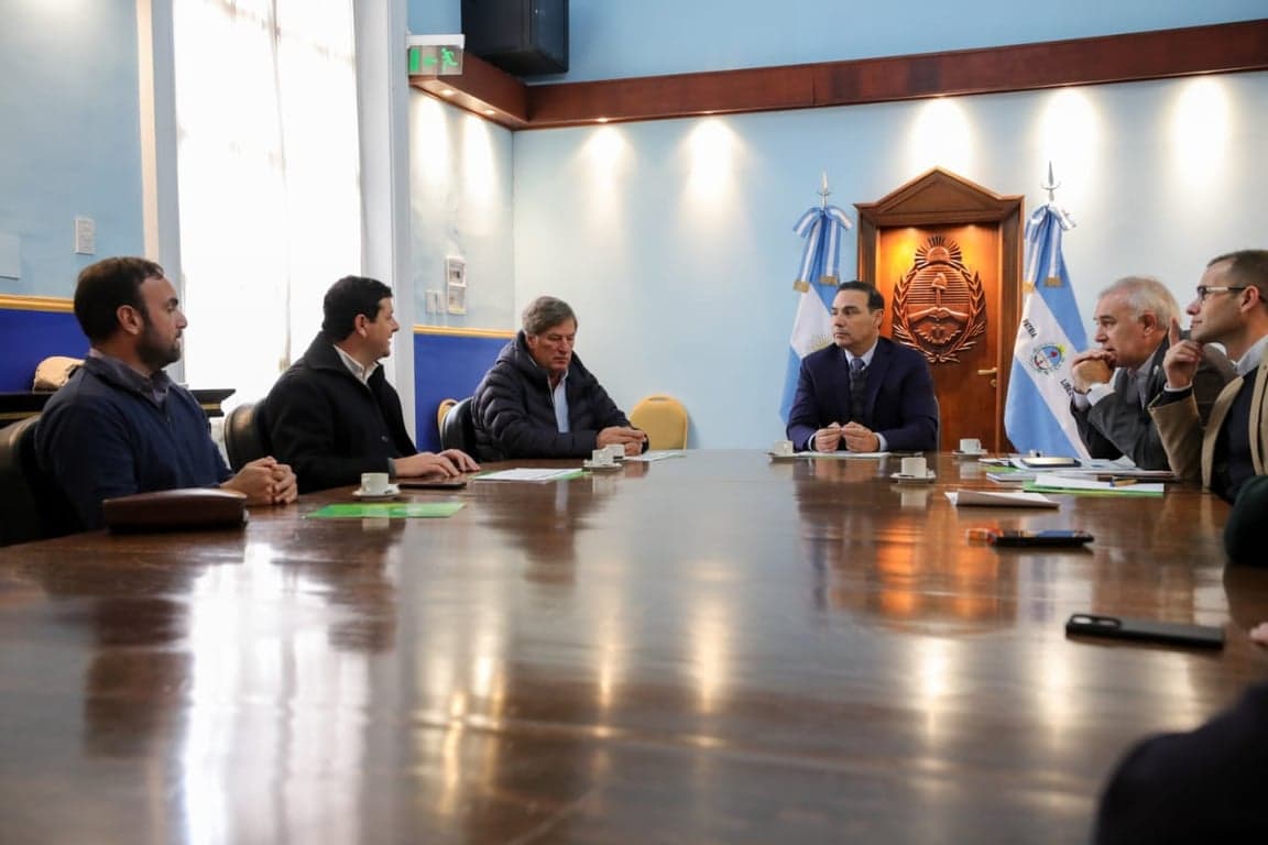 El gobernador Valdés reafirmó su compromiso con pequeños y medianos arroceros