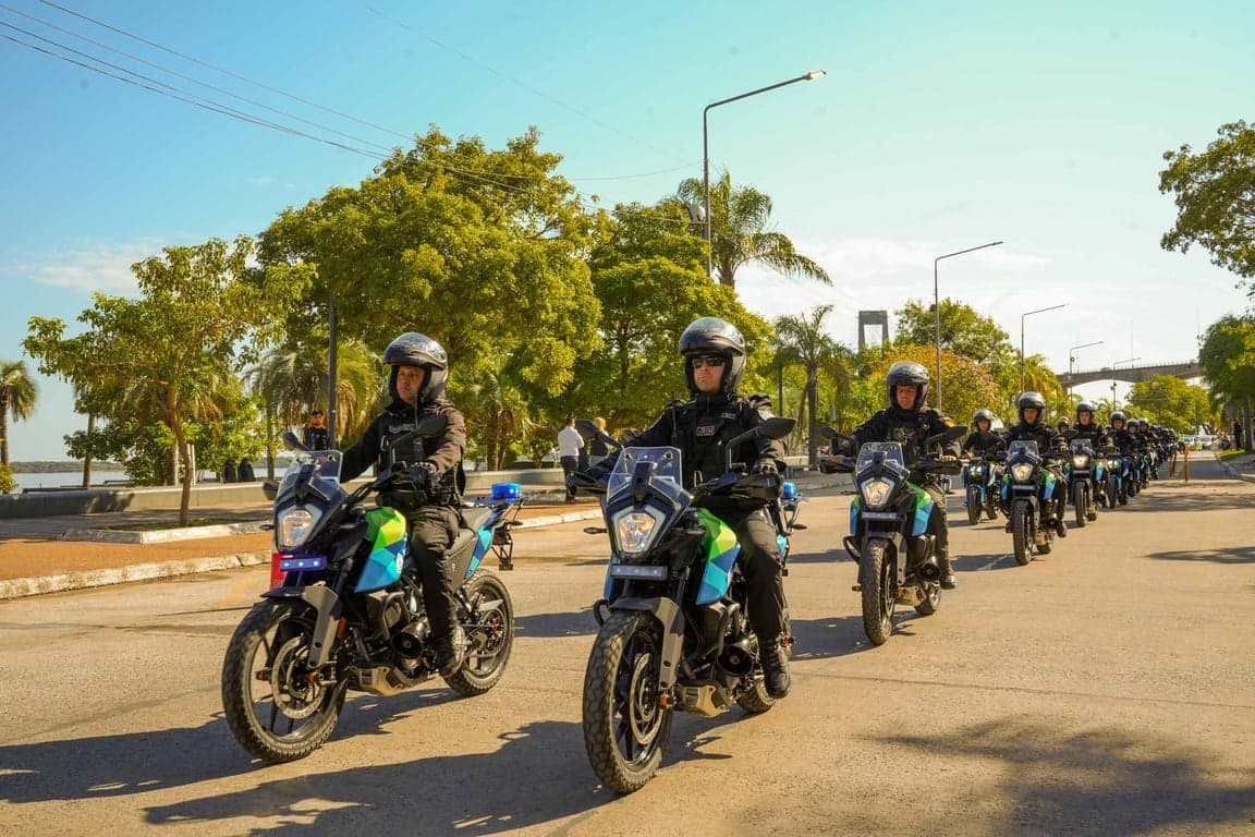 Valdés encabezó una nueva entrega de vehículos a la Policía de Corrientes