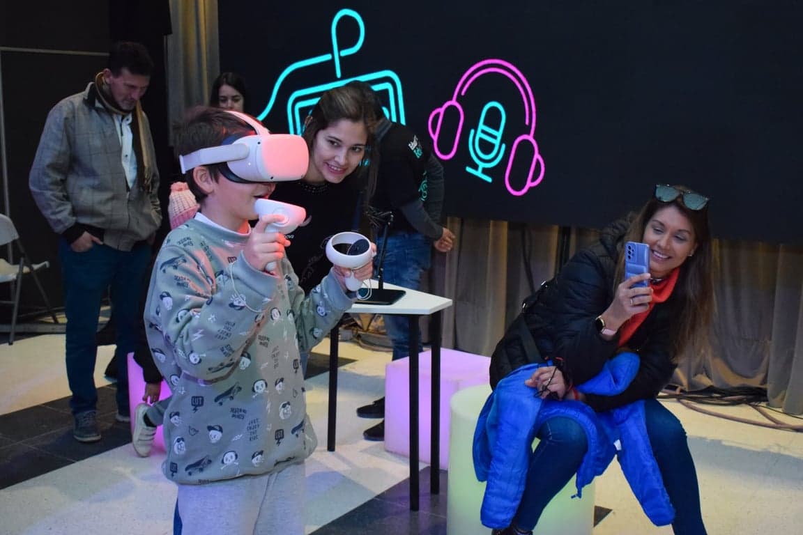 EducaInnova: el espacio educativo que une tecnología, robótica y streaming en la Feria del Libro