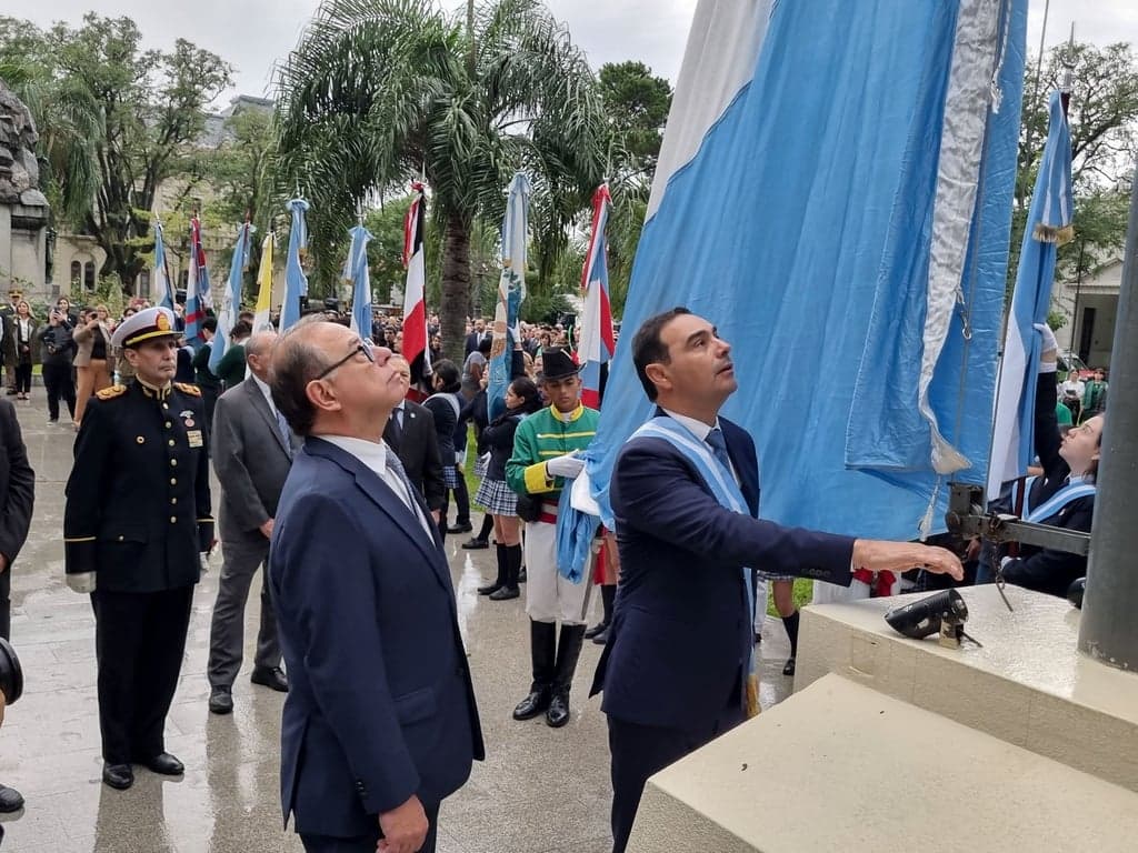 Valdés instó a “consolidar la Patria con desarrollo e industria”