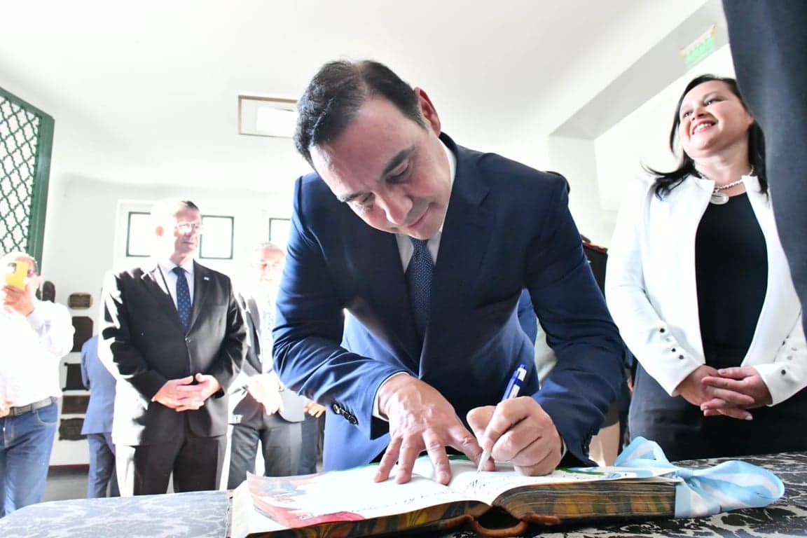 En Yapeyú, Valdés sostuvo que "la gloria eterna de San Martín nos guía a todos hacia el futuro"